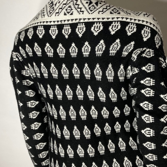 Romeo t Juliet couture Open Asymmetrical Sweater M - Picture 6 of 7